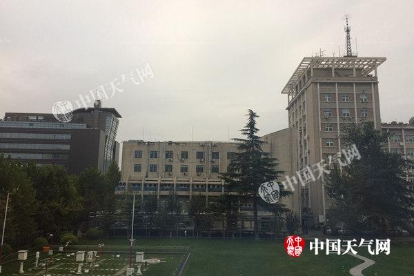 今天早晨,北京雨后能见度在5公里以上。