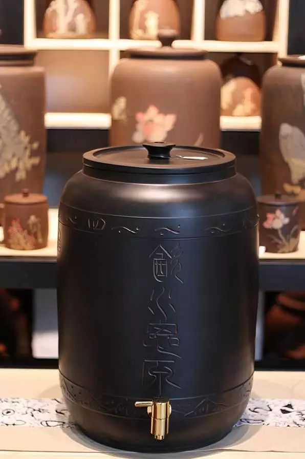 建水紫陶缸的名气是‘装’出来的。