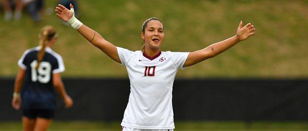 没踢过职业联赛的大二女生,她凭啥入围世界足