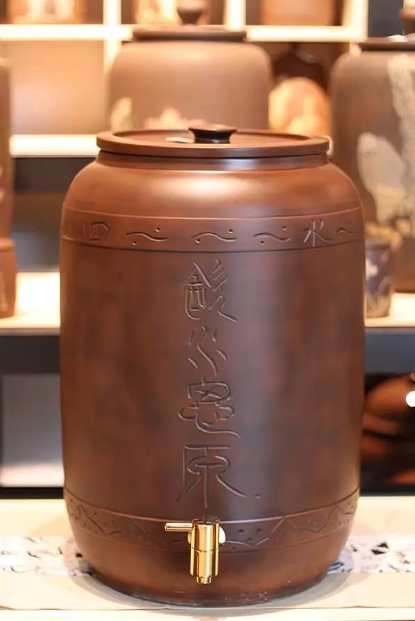 建水紫陶缸的名气是‘装’出来的。