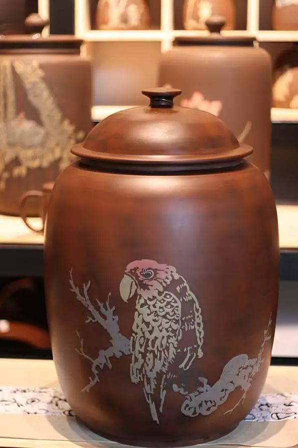 建水紫陶缸的名气是‘装’出来的。