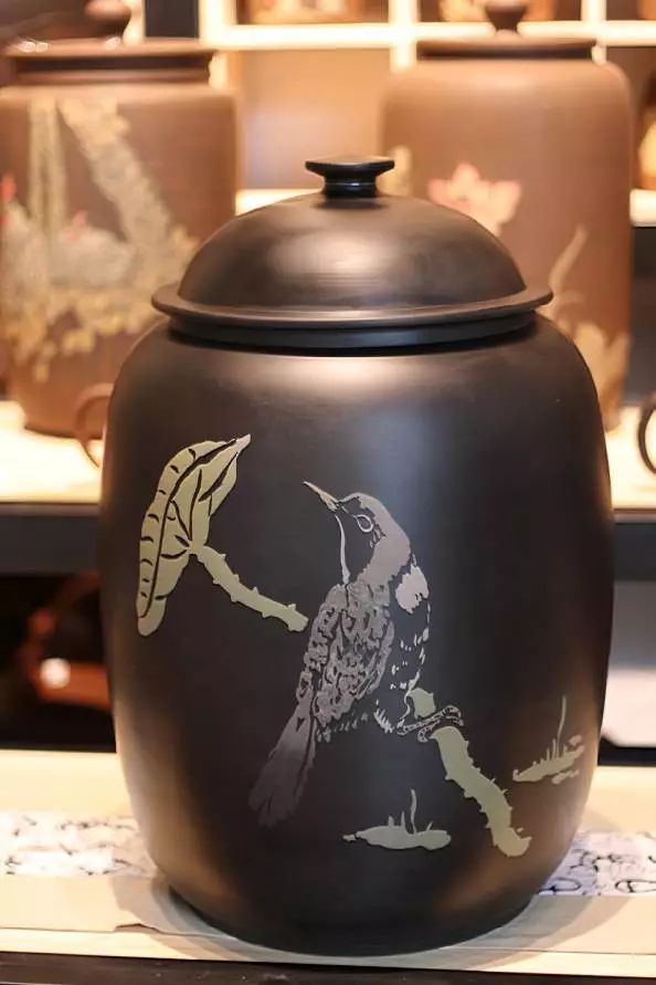 建水紫陶缸的名气是‘装’出来的。