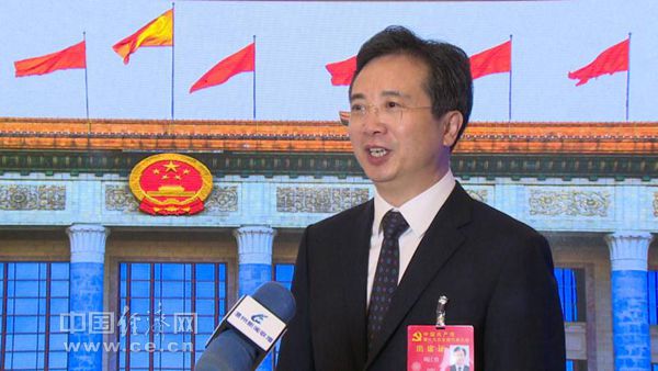 党的十九大代表、浙江省委常委、温州市委书记周江勇:靠科技创新发展民营经济