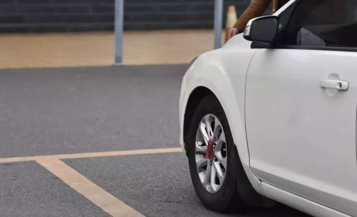 【震惊】历史最高!1万多张车牌被24万人抢!中