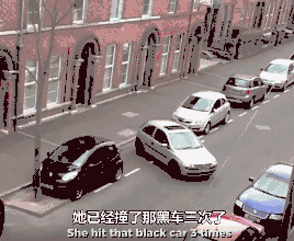整栋楼的人都在看着她 关注着她停车的进展.