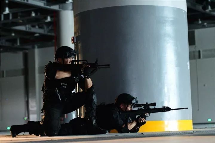 怎么样才能当特警视频 UPfS-fymzzpv9780510.jpg