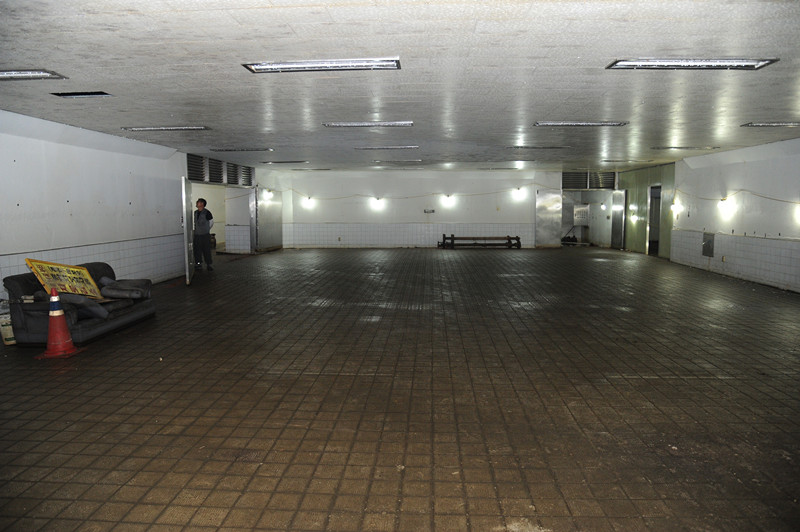 1508764560605158.jpg 地堡空间宽敞,墙壁厚实(改造前)