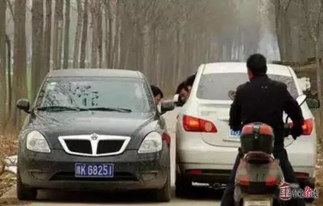 窄路不得不过?那要怎么开才安全稳妥|车业杂谈
