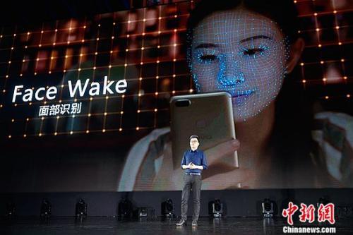 资料图:vivo X20加入面部识别功能。