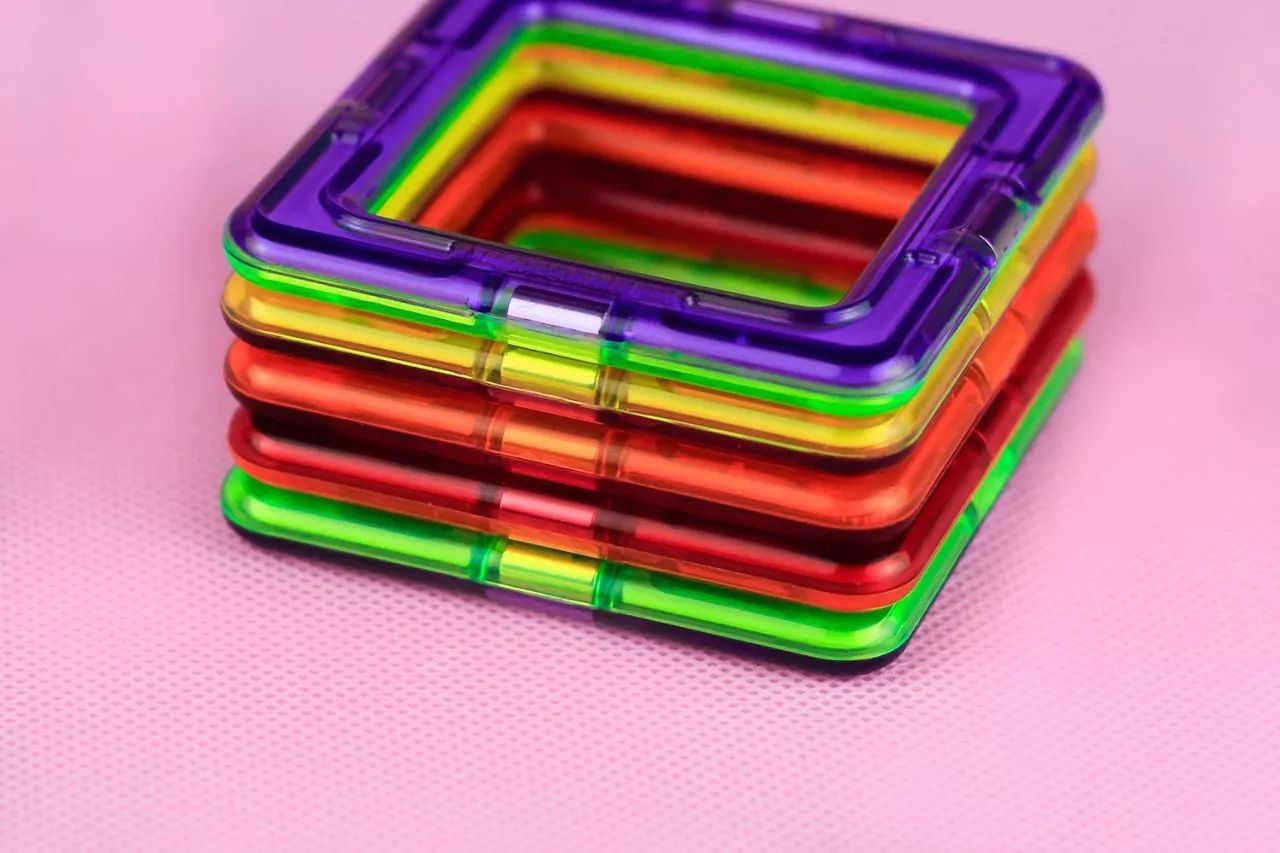 当宇宙磁力耗尽，世界没有磁力，太阳不再发光，世界会...