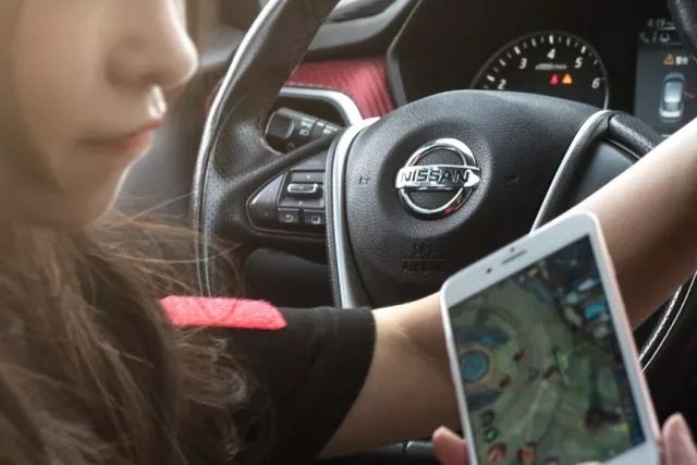 飚车打王者是男性专利?这几位颜值女神分分钟带你Carry全场