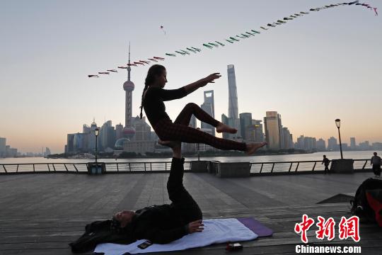 上海外滩外籍人士练瑜伽|外滩|瑜伽|外籍