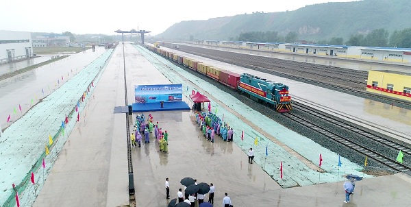 长江流域首个多式联运项目--黄石新港铁水联运