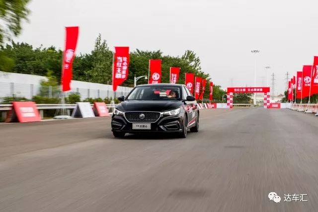 那天我被一台名爵6切2挡干掉了,追了一路都没看见车尾灯