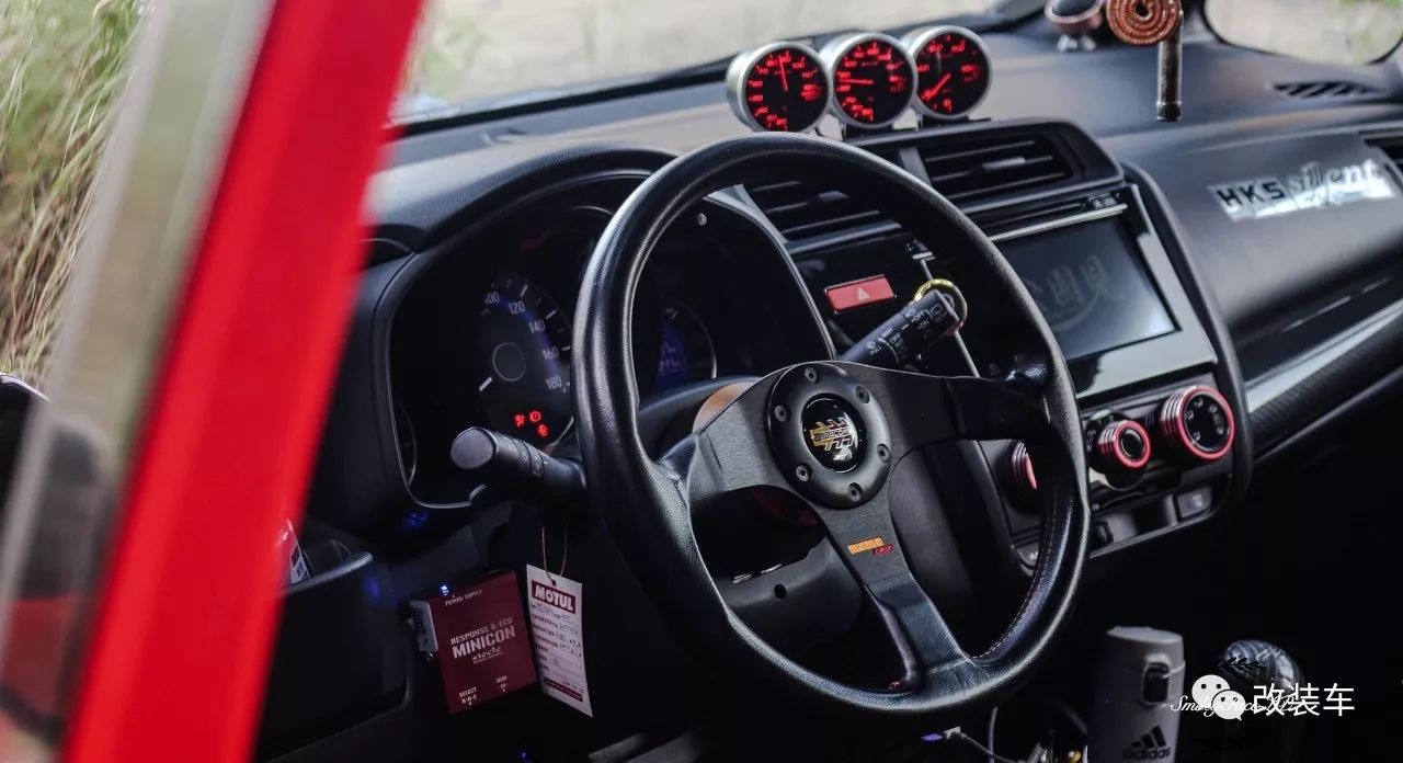 老妈把GK5换成了CVT,仍然阻挡不了他把飞度改装成