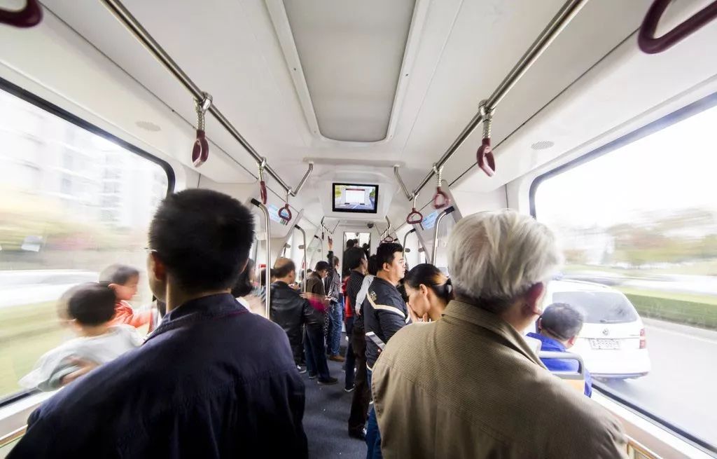 无人驾驶公交车国内试运!全球首列!你敢坐吗?