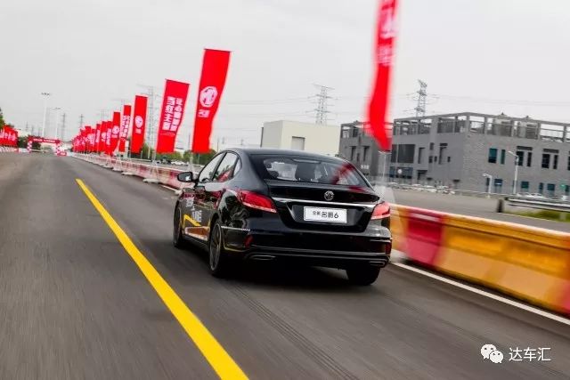 那天我被一台名爵6切2挡干掉了,追了一路都没看见车尾灯