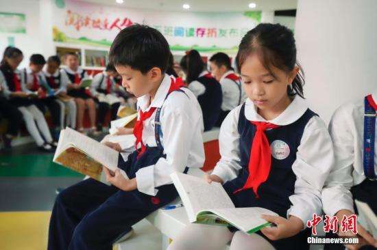 一周10个兴趣班 小学生作文吐槽 我的一生几乎