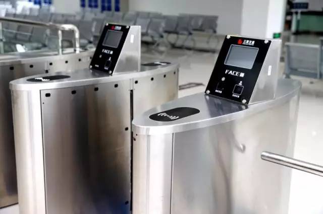 驾考中心在这里!刷脸进入候考区+机器人客服,