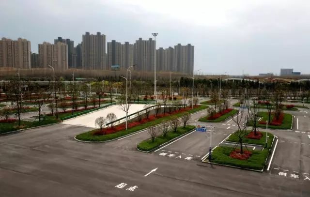 驾考中心在这里!刷脸进入候考区+机器人客服,