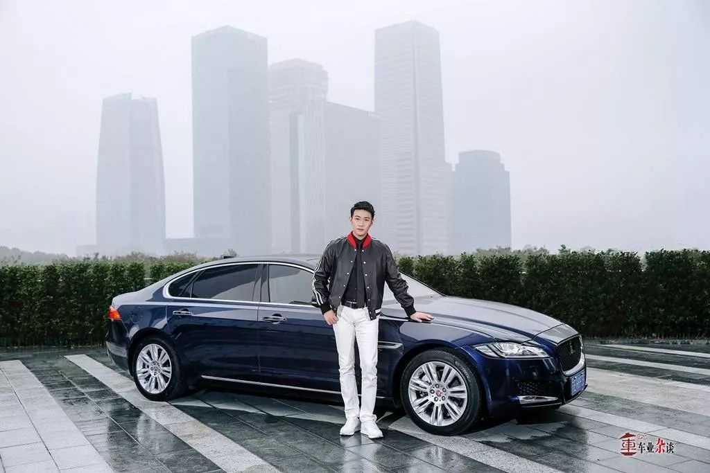 陆毅与捷豹XFL演绎了一场怎样极致绅士的访谈?丨车业杂谈