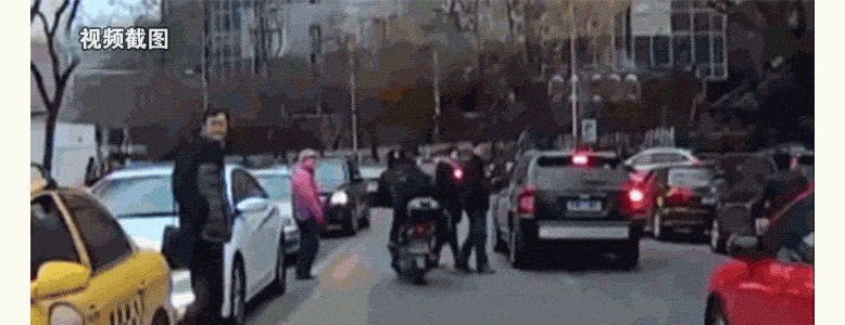 开车不礼让行人扣分罚款,那行人随意横穿马路闯红灯呢?