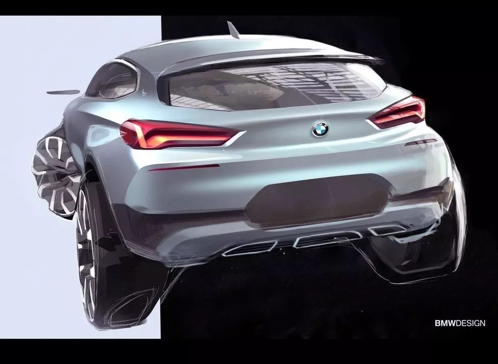 为了追赶麦当劳变身金拱门的潮流,宝马也造了一款金色SUV...