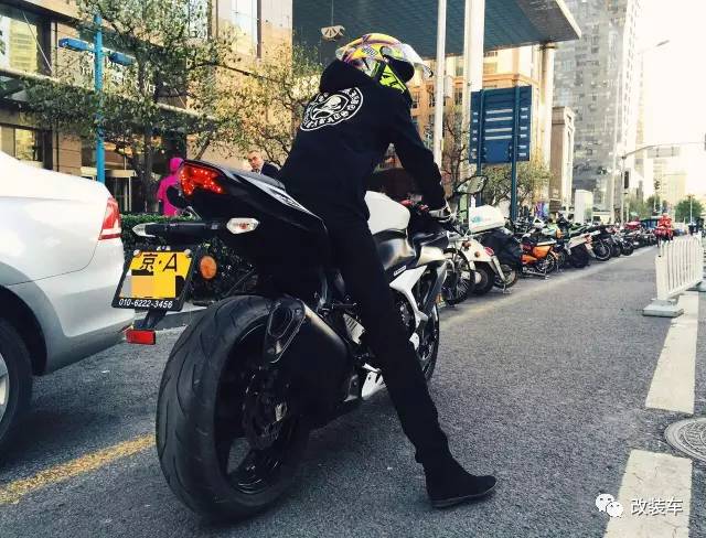 多少岁不可以骑摩托车 x4Yy-fynfvff4291656.jpg