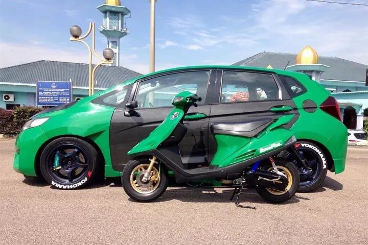 改了碳纤维+骚绿配色还不够?这辆GK5换轮毂就跟换鞋一样!