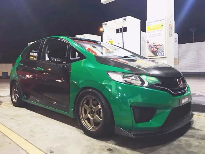 改了碳纤维+骚绿配色还不够?这辆GK5换轮毂就跟换鞋一样!