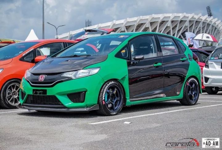 改了碳纤维+骚绿配色还不够?这辆GK5换轮毂就跟换鞋一样!