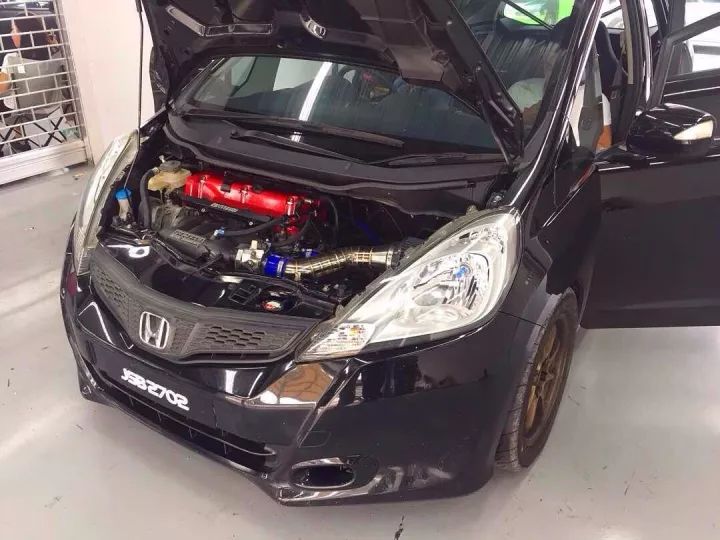 改了碳纤维+骚绿配色还不够?这辆GK5换轮毂就跟换鞋一样!