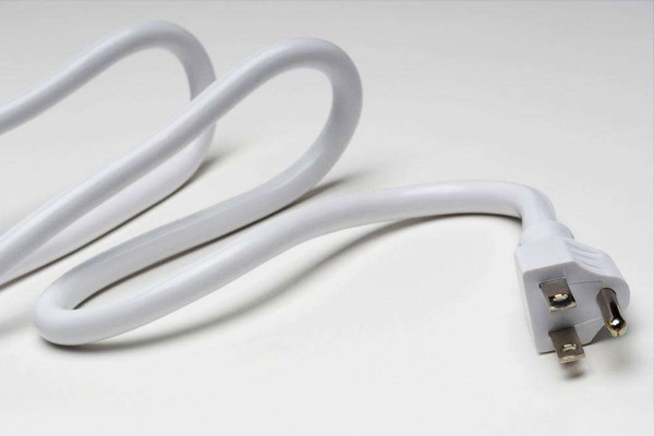 被劈了才作数?雷雨天到底要不要拔插头?|插座