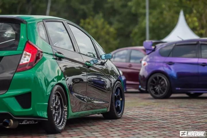 改了碳纤维+骚绿配色还不够?这辆GK5换轮毂就跟换鞋一样!