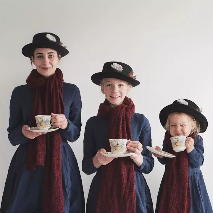 母女三人喝茶照
