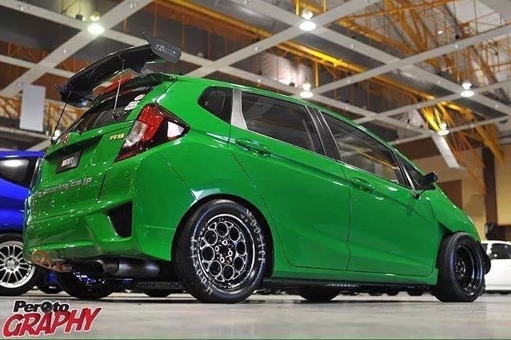 改了碳纤维+骚绿配色还不够?这辆GK5换轮毂就跟换鞋一样!