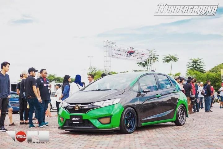 改了碳纤维+骚绿配色还不够?这辆GK5换轮毂就跟换鞋一样!