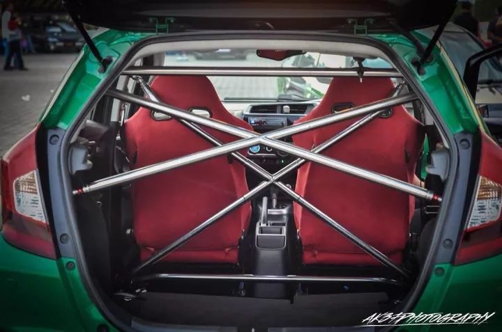 改了碳纤维+骚绿配色还不够?这辆GK5换轮毂就跟换鞋一样!