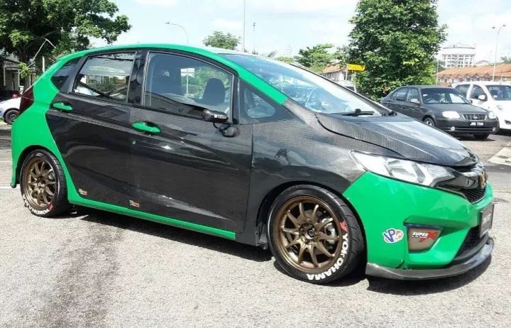 改了碳纤维+骚绿配色还不够?这辆GK5换轮毂就跟换鞋一样!