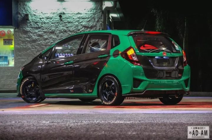 改了碳纤维+骚绿配色还不够?这辆GK5换轮毂就跟换鞋一样!