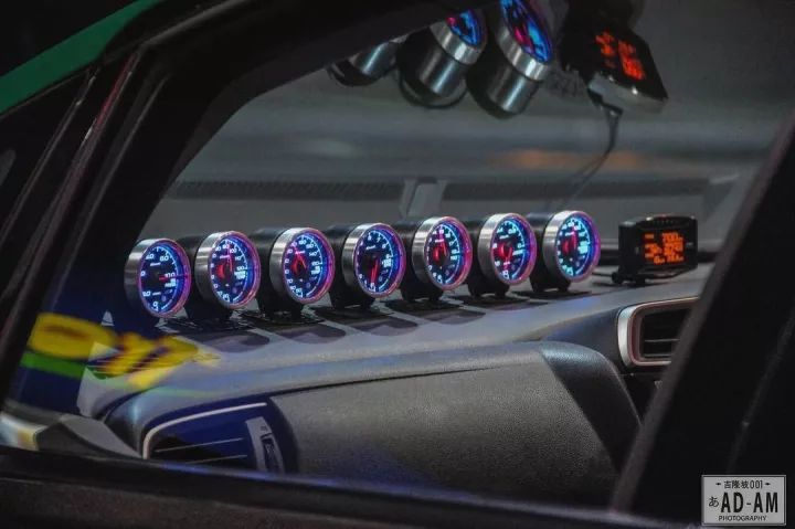 改了碳纤维+骚绿配色还不够?这辆GK5换轮毂就跟换鞋一样!