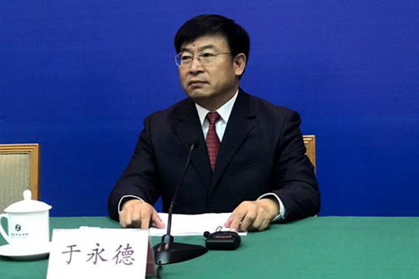 10月27日,山东省农业厅副巡视员于永德在新闻发布会上介绍相关情况。齐鲁网 图