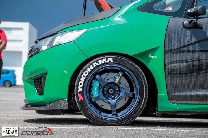 改了碳纤维+骚绿配色还不够?这辆GK5换轮毂就跟换鞋一样!