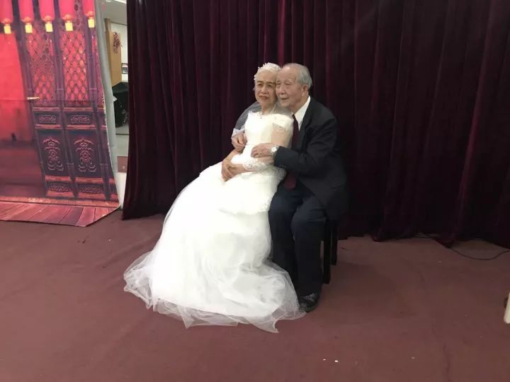 婚纱照往哪挂_婚纱照风格(2)