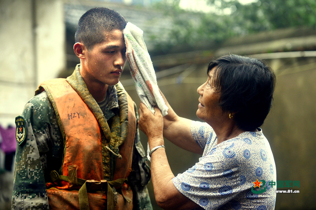 让军人成为全社会尊崇的职业! 同意的请点赞