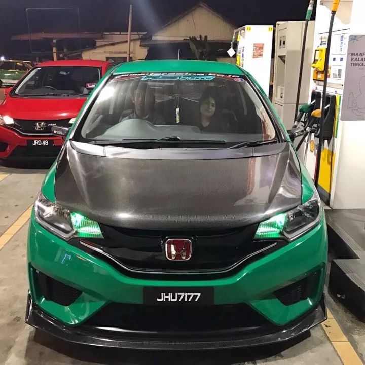 改了碳纤维+骚绿配色还不够?这辆GK5换轮毂就跟换鞋一样!