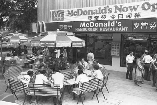 1979年，新加坡首家麦当劳餐厅开业。