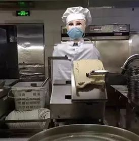 刷脸支付、智能餐盘、机器人师傅…学校食堂这