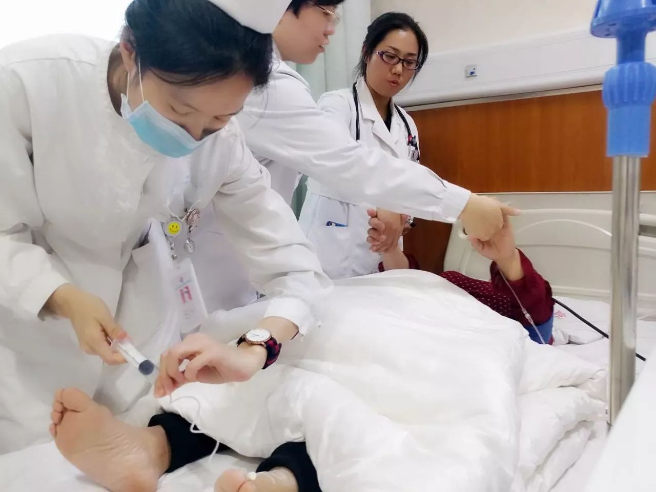 救命帖!比死神快13分钟,大妈突发脑梗被救回,家