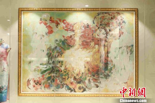 展品——大型仿油画彩色织锦《金贵妃》。 张昀蔚 摄